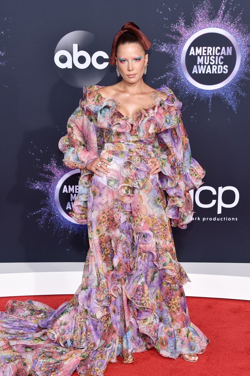 The Bauble Life Fashion Red Carpet  The American Music Awards 2019