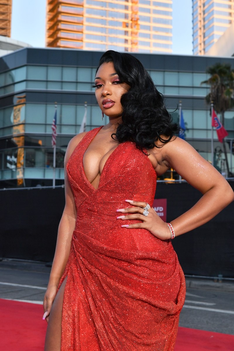 The Bauble Life Fashion Red Carpet  The American Music Awards 2019
